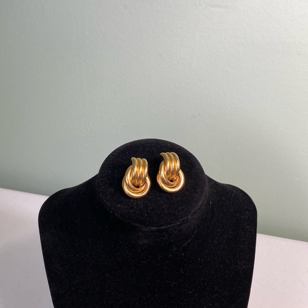 Avon Gold Tone Knot Pierced Earrings